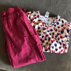 Small red and blue hearts scrub set